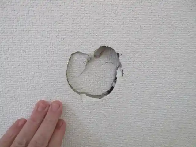 賃貸物件の壁穴補修|江戸川区