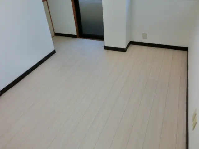 カーペットの部屋をクッションフロアにリフォームした状態