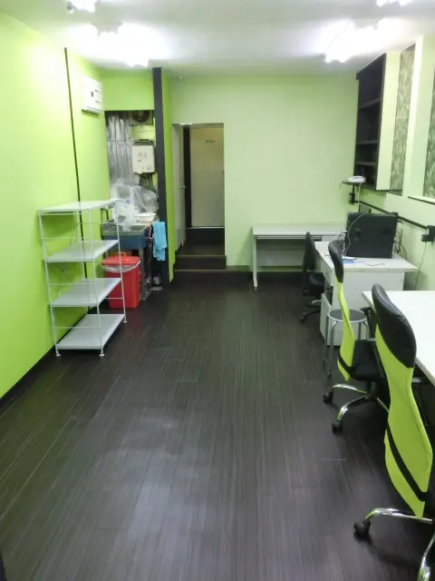 リフォーム後の店舗兼事務所の様子