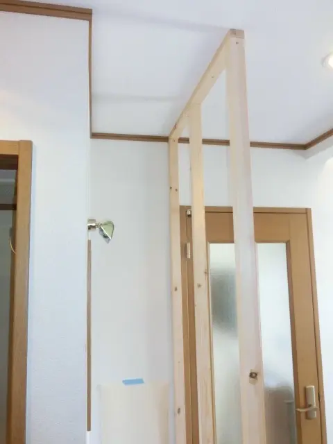 垂木で壁の下組みを作った様子