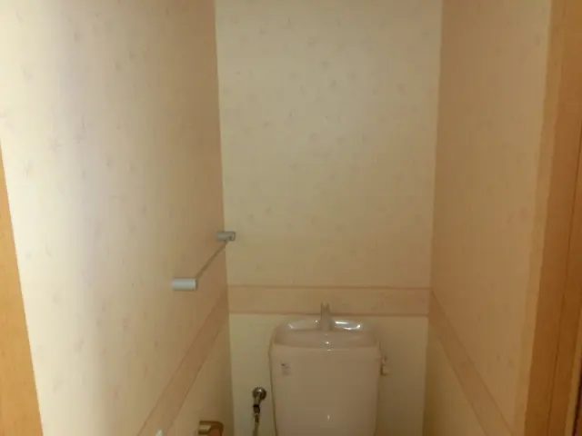 壁紙リフォーム前のトイレの様子