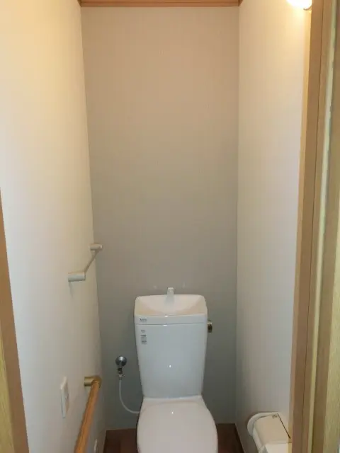 壁紙リフォーム後のトイレの様子